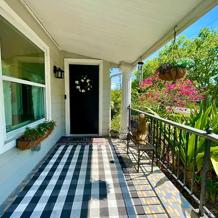Cozy Sanctuary Minutes From The Bay And Beaches